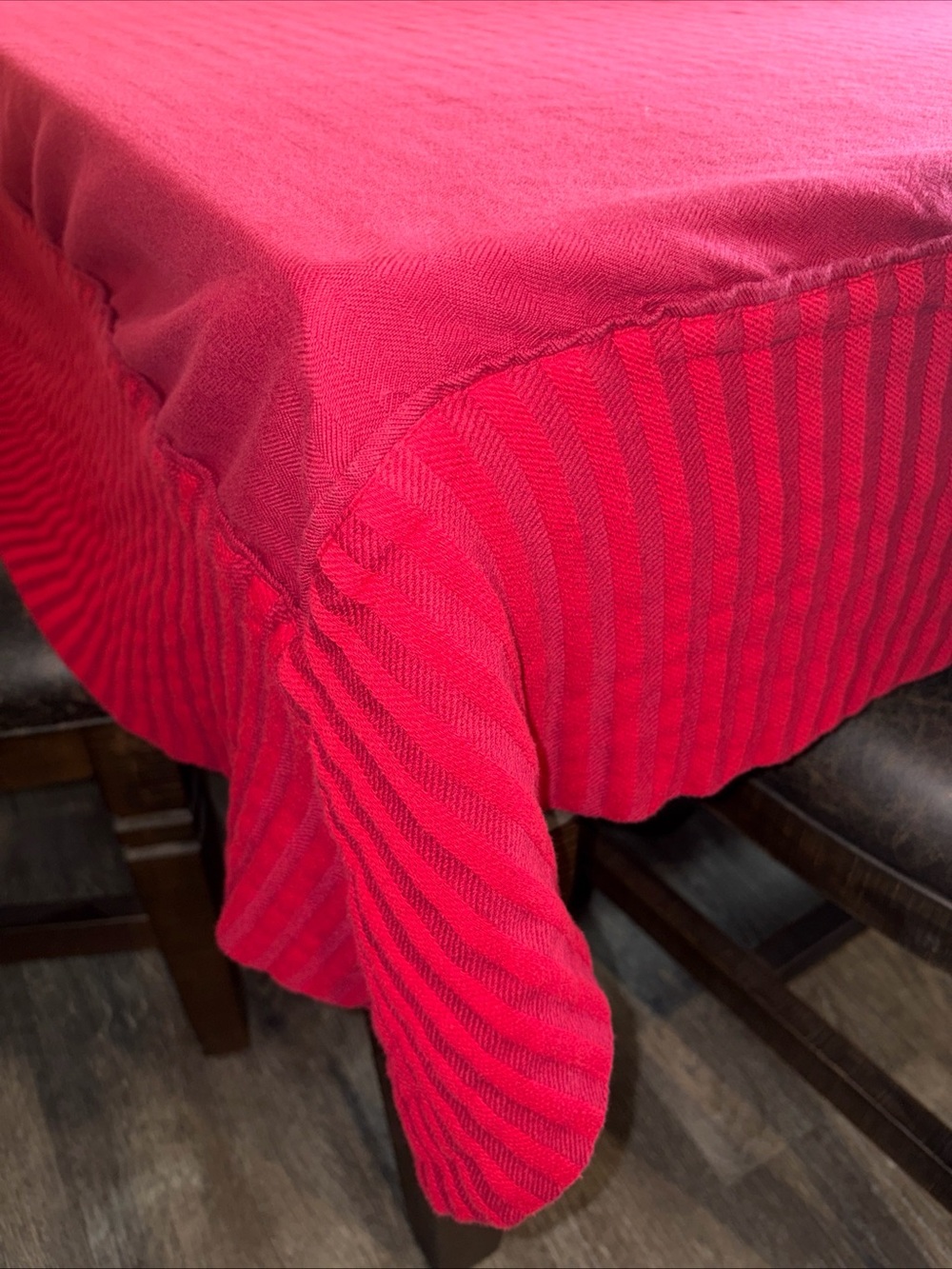 WILLIAMS-SONOMA Tailored Stripe Tablecloth 100% cotton 70x90 Red 2007 India